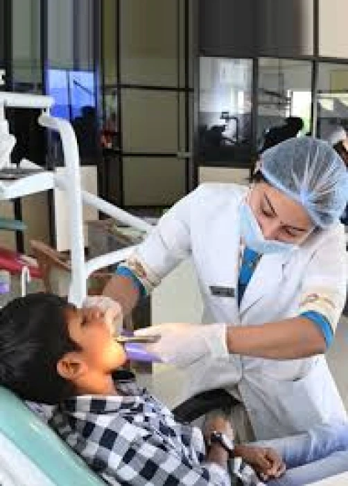 Course - DIPLOMA IN DENTAL CLINIC